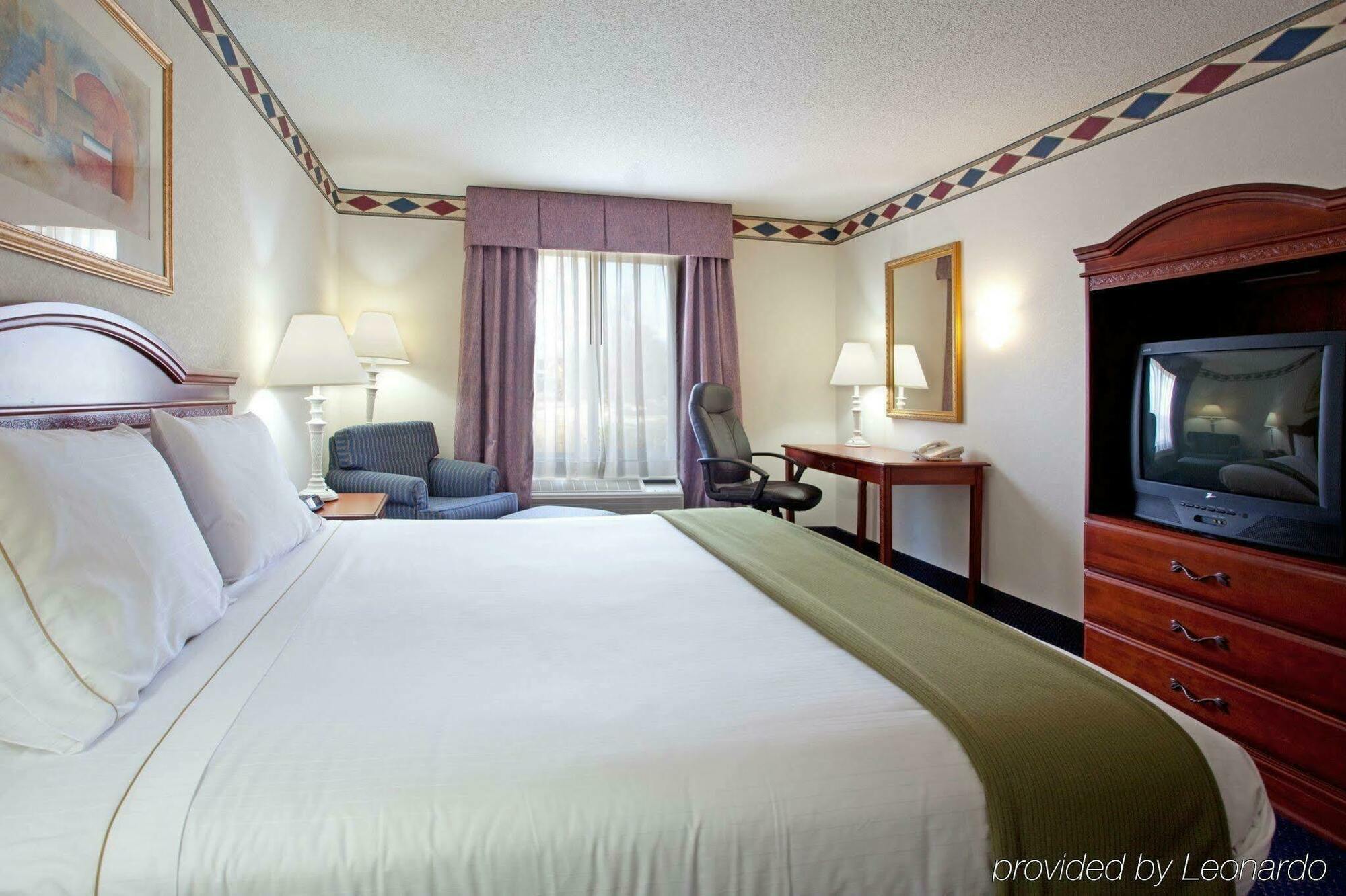 Holiday Inn Express Hotel & Suites Mebane By Ihg Ngoại thất bức ảnh