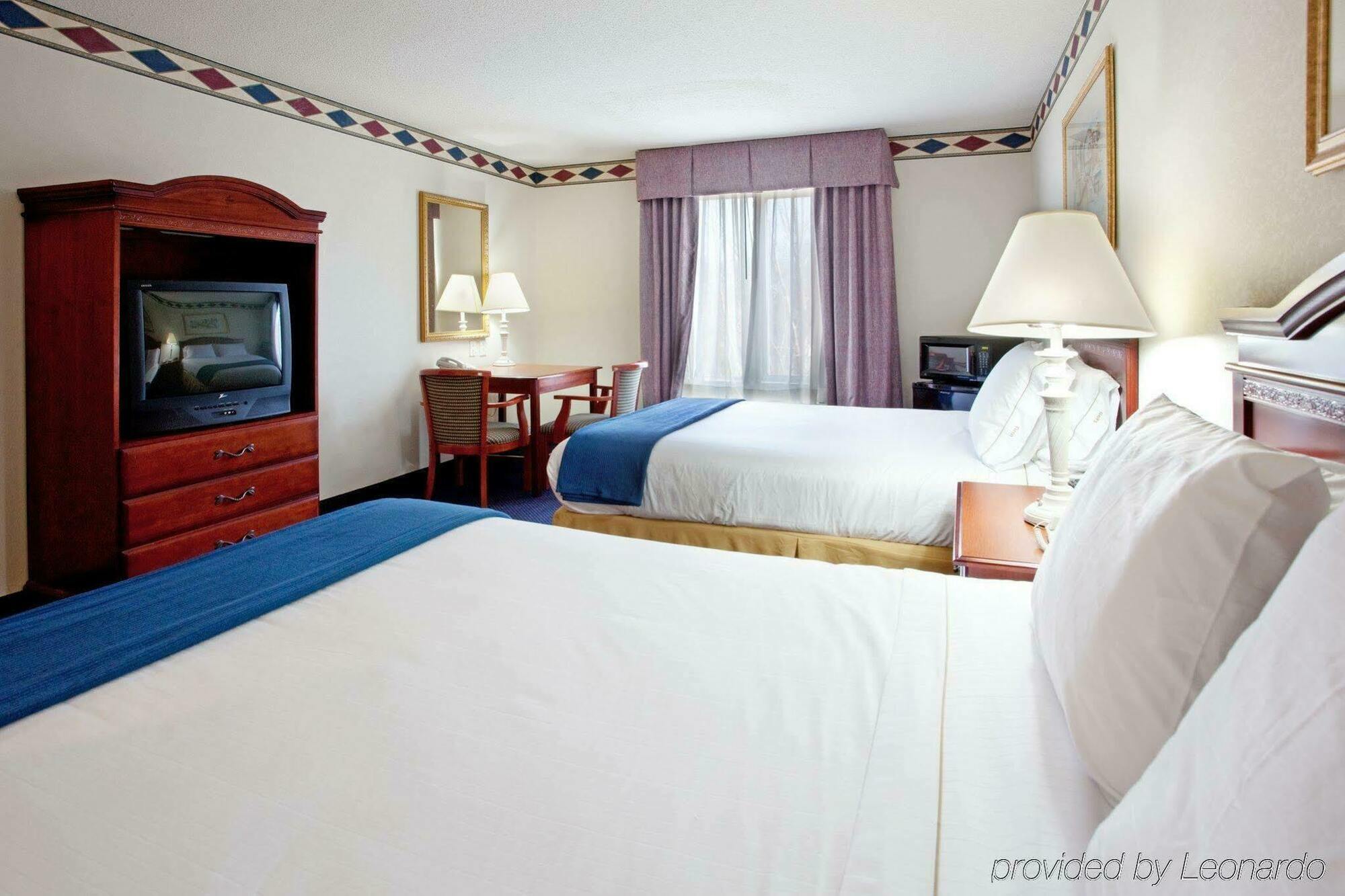 Holiday Inn Express Hotel & Suites Mebane By Ihg Ngoại thất bức ảnh
