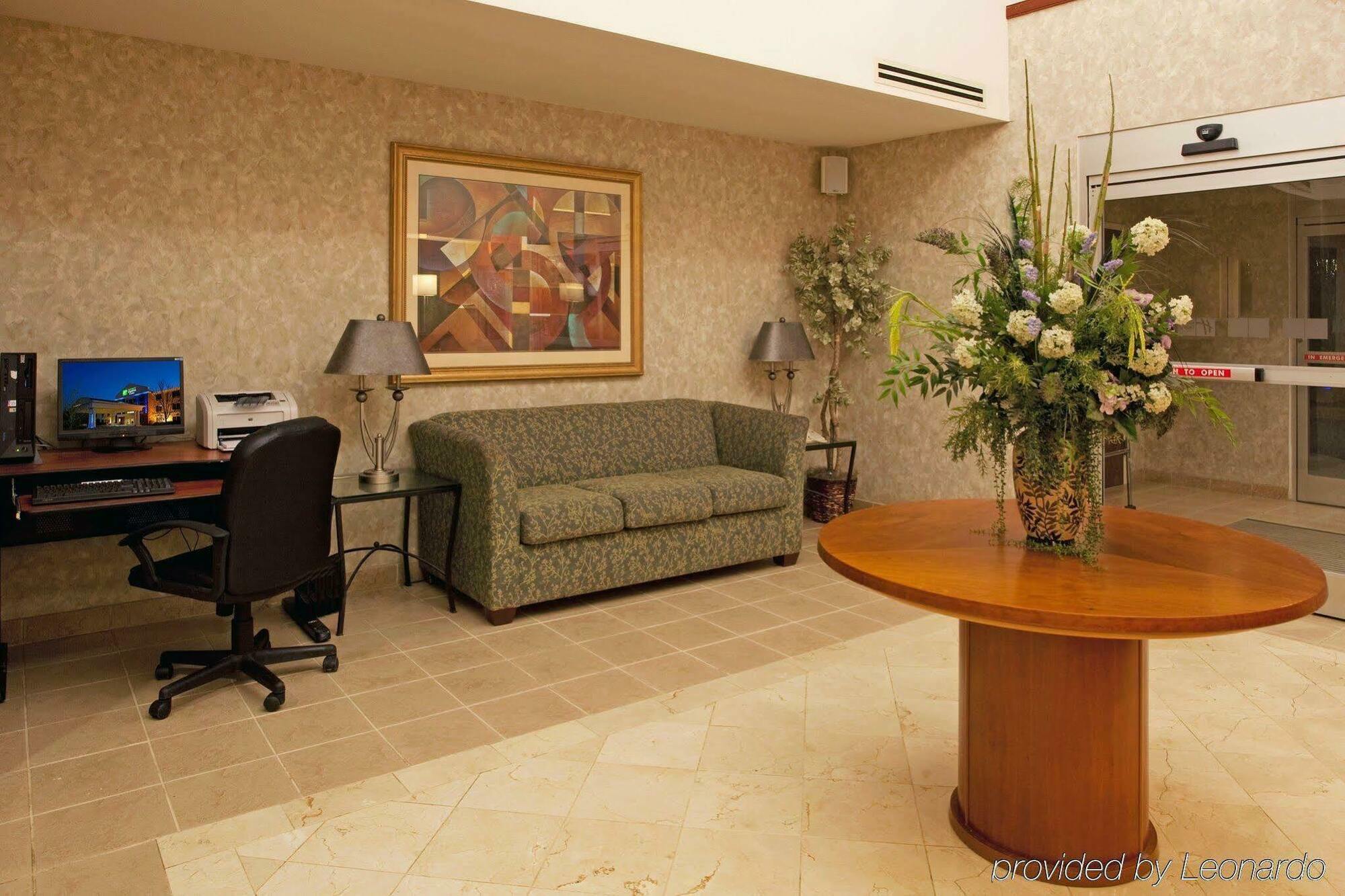 Holiday Inn Express Hotel & Suites Mebane By Ihg Ngoại thất bức ảnh
